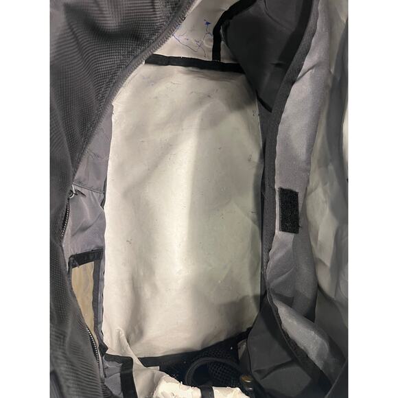 Timbuk2 Black Nylon Tote Handles /crossbody Pockets Outdoors Travel w/ Handle - Picture 4 of 8